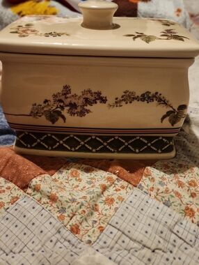 Waverly Vintage Floral Ceramic Trinket Box